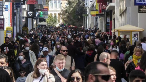 Ξεκινούν οι εαρινές εκπτώσεις - Πότε μεταφέρεται η αργία της Πρωτομαγιάς