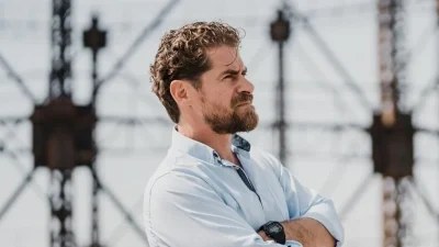 ''Ρίγη συγκίνησης'' με την κίνηση του Δημήτρη Λάλου - Ανέβασε την κόρη του πάνω στην σκηνή