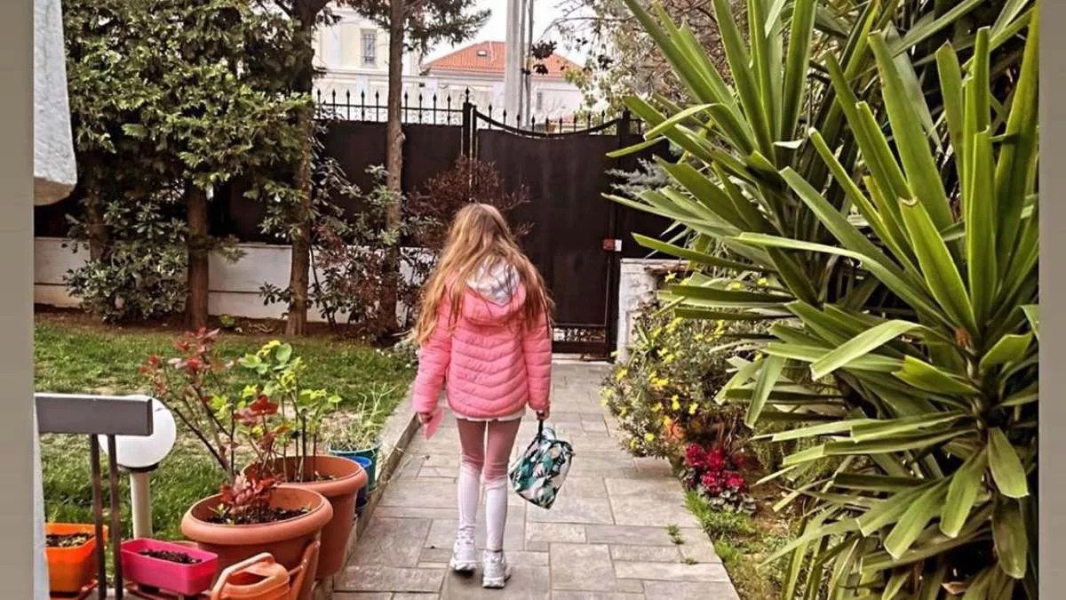 Insta poll: Ποιας celebrity κόρη είναι το κοριτσάκι της φωτογραφίας;