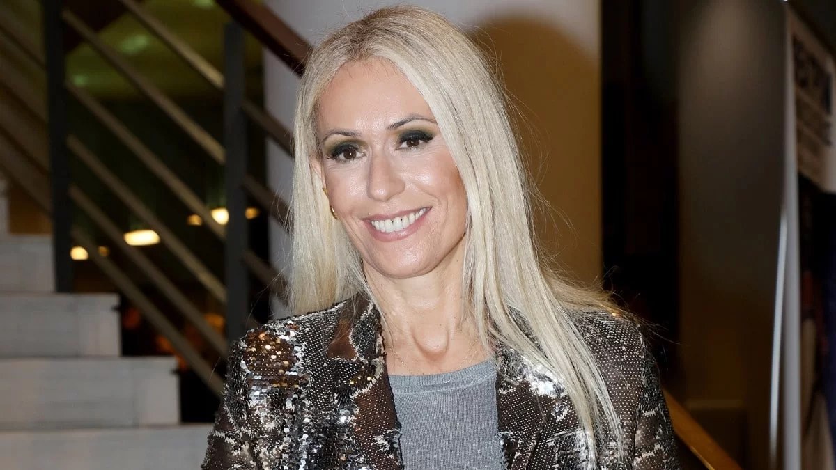Φωτογραφία της Μαρίας Μπακοδήμου πριν από τις πλαστικές στην αρχή της καριέρας της