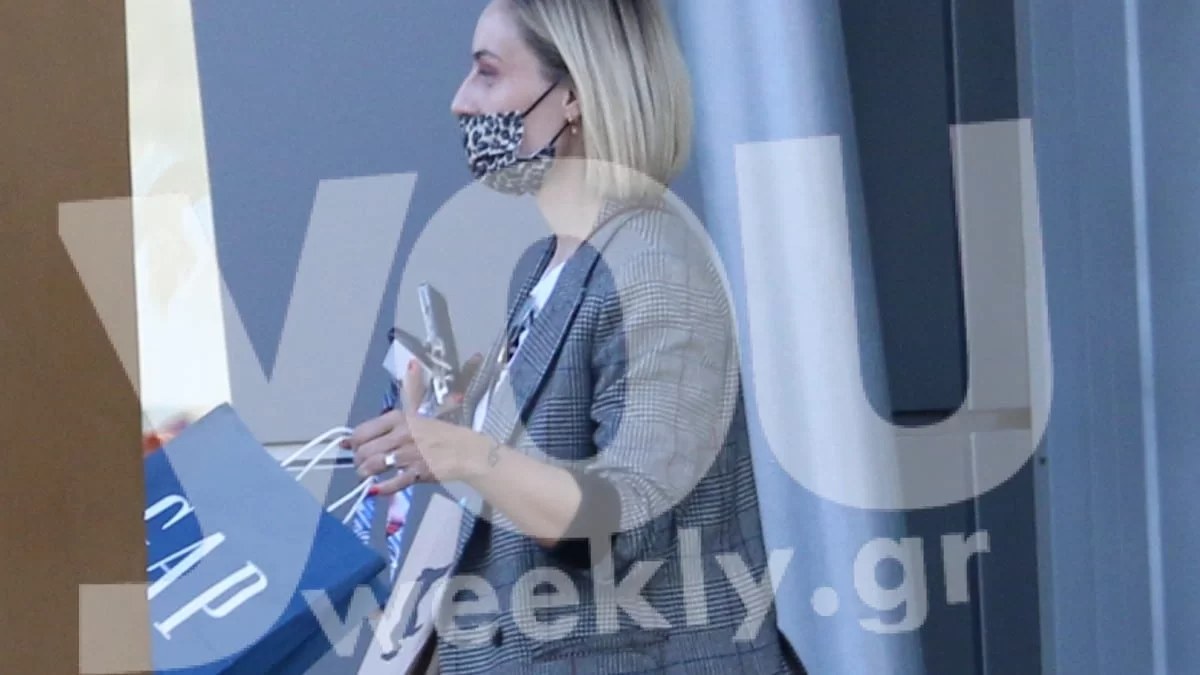 Αποκλειστικές φωτογραφίες της Ελεονώρας Μελέτη από τα ψώνια της σε γνωστό εμπορικό κέντρο