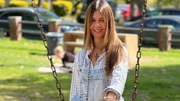 Η Κατερίνα Μουτσάτσου έστειλε ευχές για Καλό Πάσχα  από την πισίνα της στην Αμερική