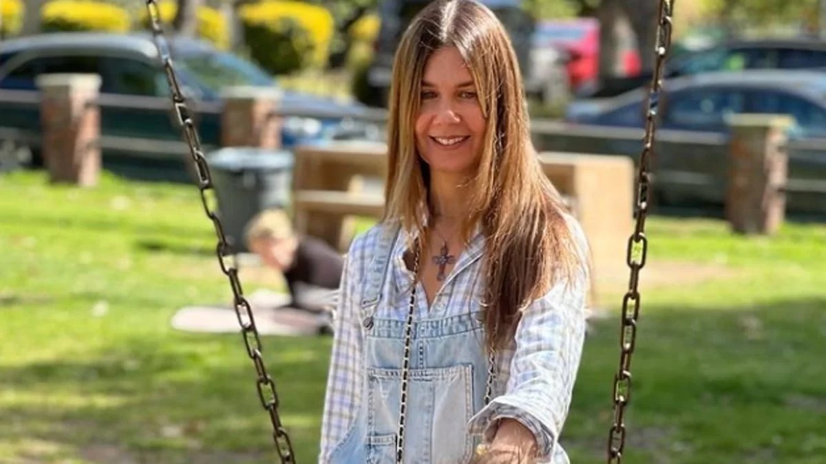 Η Κατερίνα Μουτσάτσου έστειλε ευχές για Καλό Πάσχα  από την πισίνα της στην Αμερική