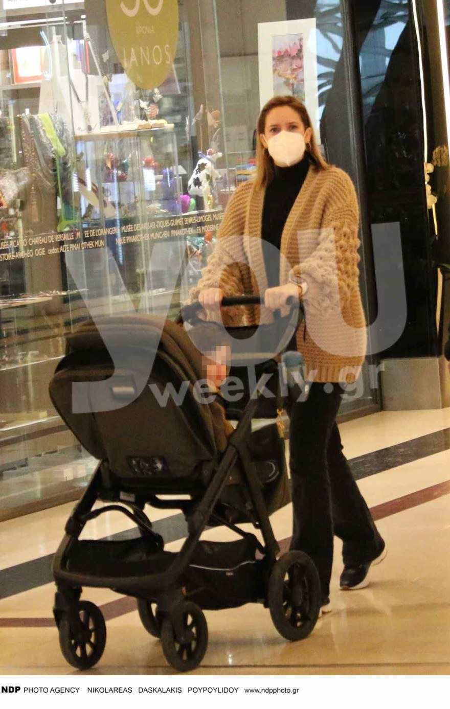 Φωτογραφία της Ανίτας Μπραντ με τον γιο της