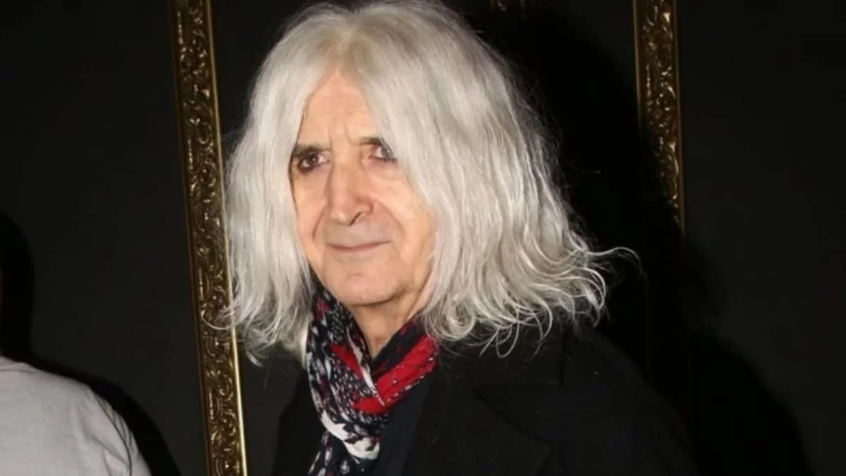 Πατέρας για τρίτη φορά ο Νίκος Καρβέλας στα 70 του - Γέννησε η 32χρονη σύντροφος του