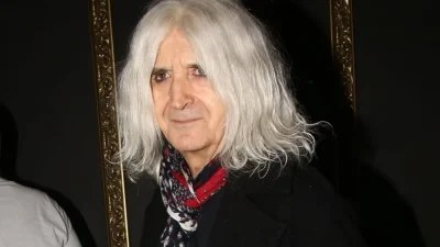 Καμία σχέση με το τραγούδι - Οι πραγματικές σπουδές του Νίκου Καρβέλα