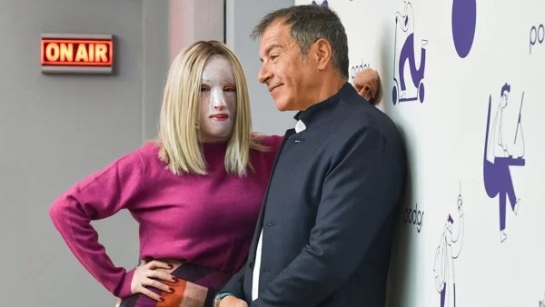 Η Ιωάννα Παλιοσπύρου δείχνει για πρώτη φορά το πρόσωπό της χωρίς τη μάσκα