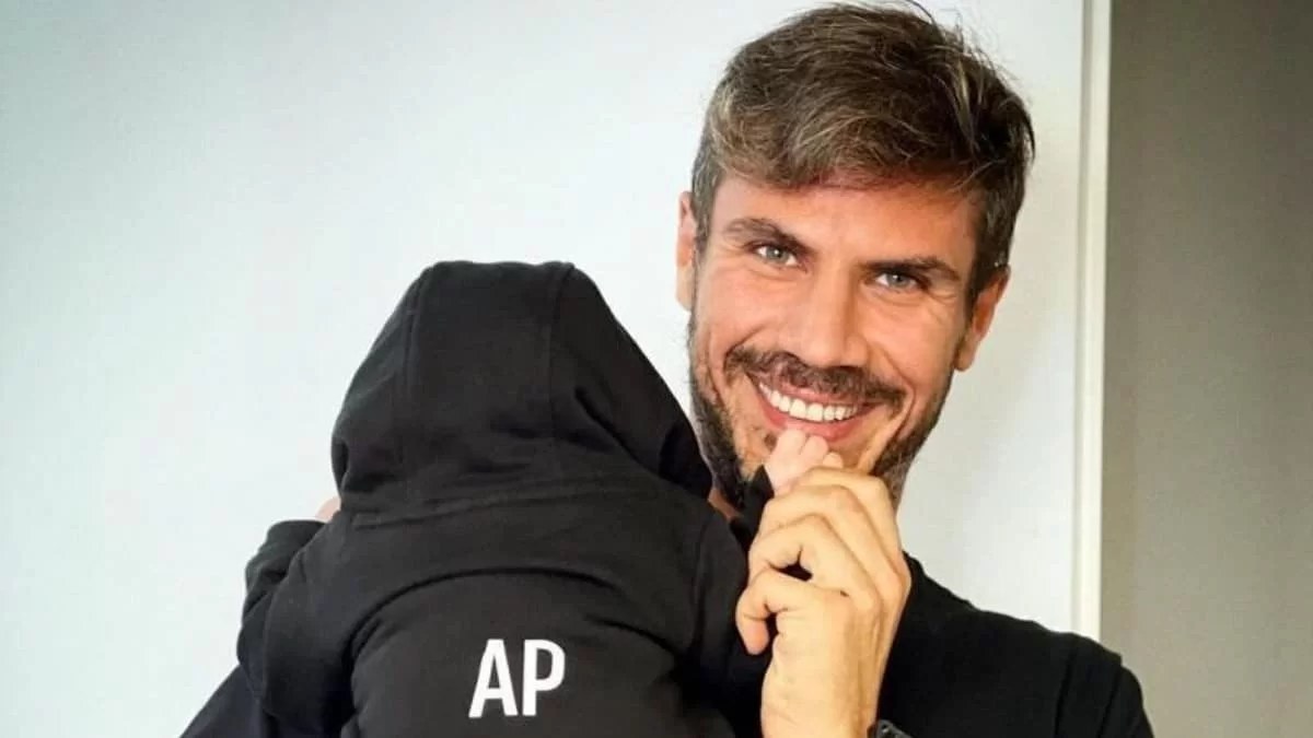 Ο Άκης ''λιώνει'' για τον γιο του - Η φωτογραφία από την εγκυμονούσα γυναίκα του