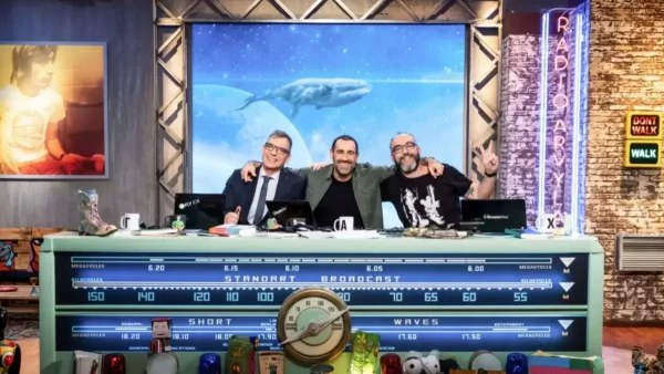 Αυλαία για το Ράδιο Αρβύλα - Mε τούρτα έκλεισε ο Αντώνης Κανάκης την εκπομπή