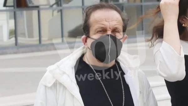 Στο πλευρό της Τζεφ Μοντάνα ο Σπύρος Μπιμπίλας - «Η συνάντηση στις παράλληλες δίκες»
