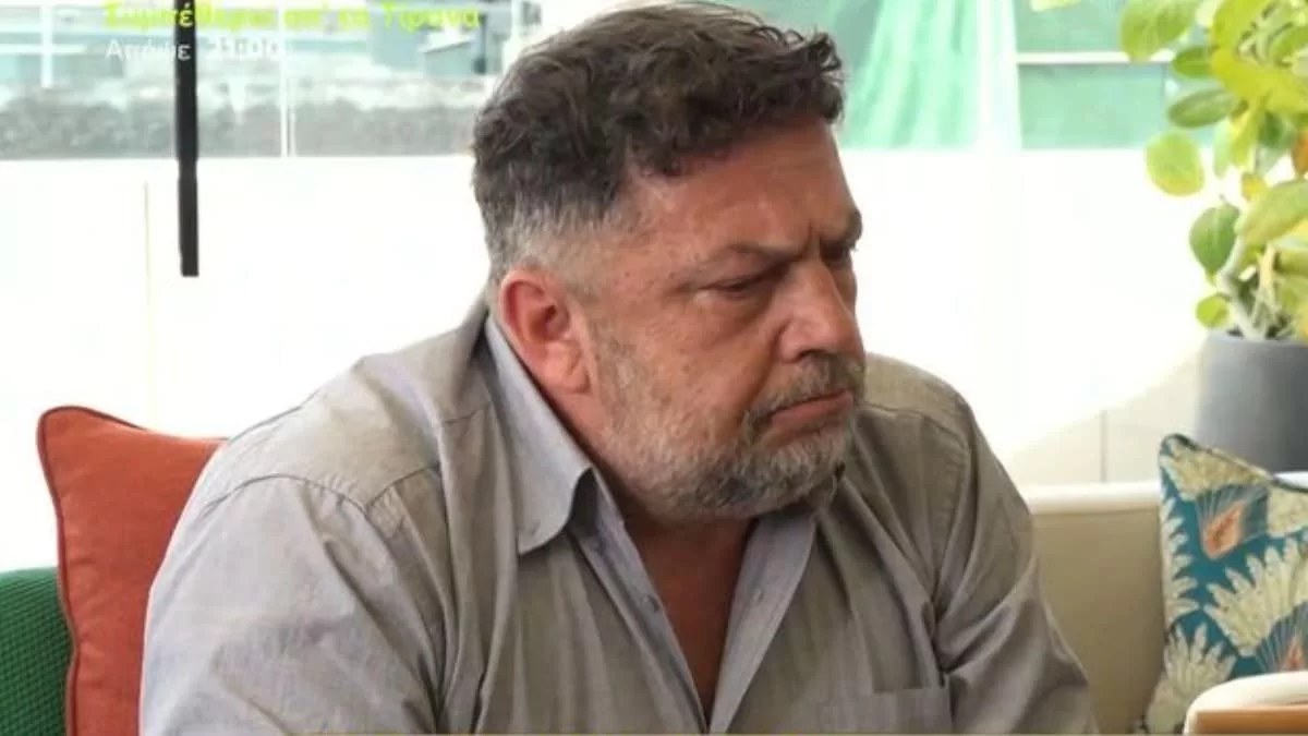 Στάθης Σταμουλακάτος:  «Η γυναίκα μου ντρέπεται να με δει στο θέατρο, δεν μπορεί να...»