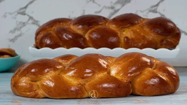 Τσουρέκια αφράτα για το Πάσχα από την Αργυρώ Μπαρμπαρίγου - Έτσι θα βγουν μαλακά και φουσκωτά