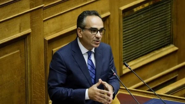 Δύσκολες ώρες για τον Βασίλη Κοντοζαμάνη