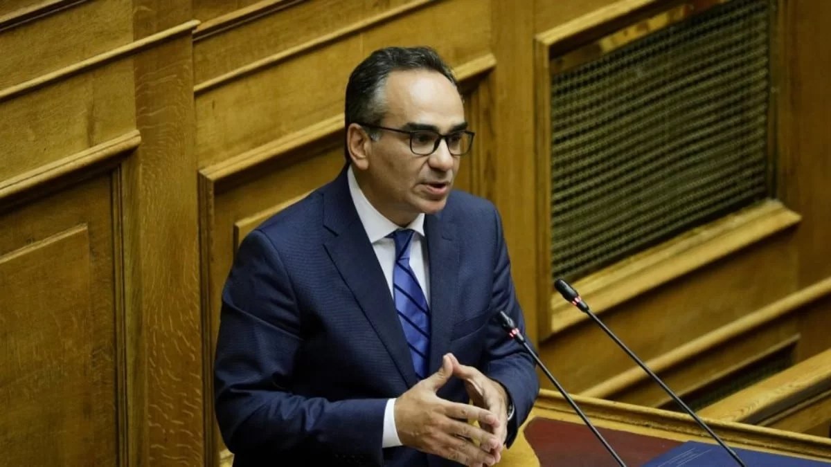 Δύσκολες ώρες για τον Βασίλη Κοντοζαμάνη