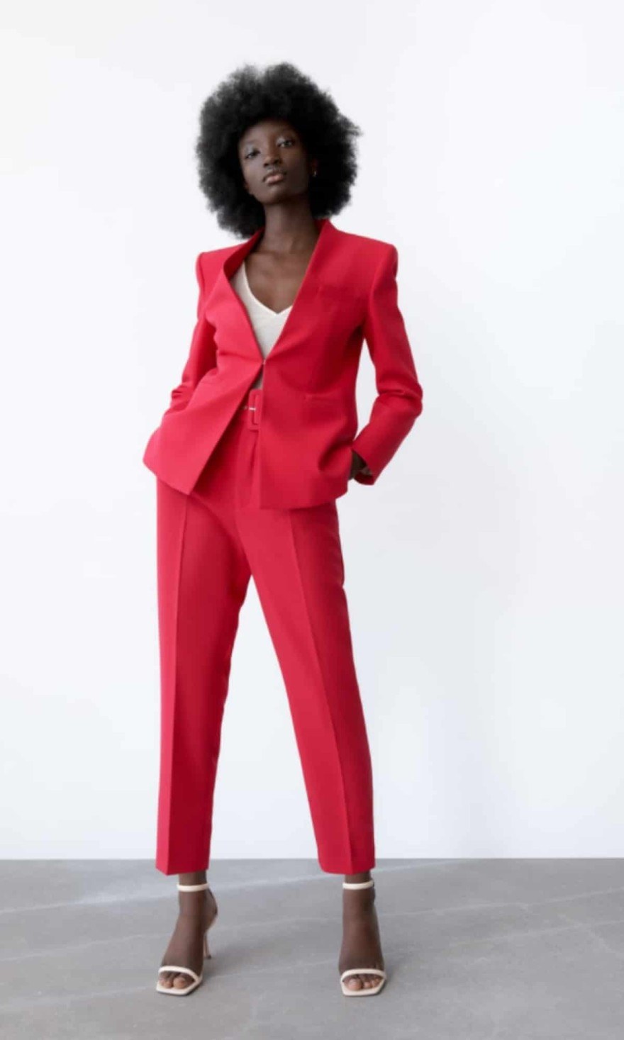 Ψηλόμεσο παντελόνι από τα Zara