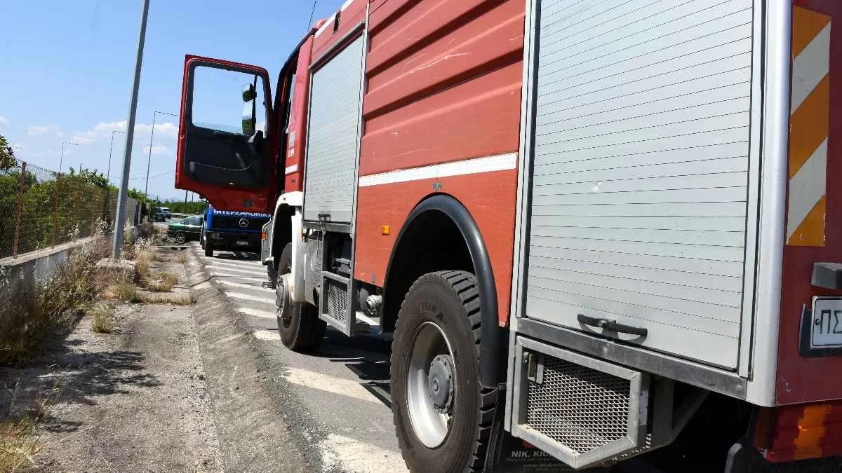 Φωτιά τώρα σε διαμέρισμα στα Πετράλωναα