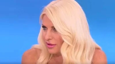 Τα είπε "έξω από τα δόντια" η Μενεγάκη για το περιστατικό με τη Μπόμπα - «Μια μαμά πρέπει να φοράει στολή ή να απολογείται;!»