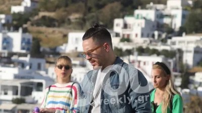 «Έλιωσε» όλη η Μύκονος - Βόλτα στα σοκάκια για την οικογένεια Πετρούνια