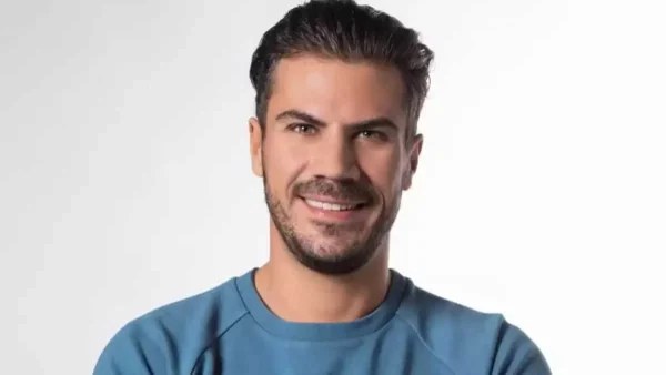 ''Λιώσαμε'' με το βίντεο του Πετρετζίκη - Ο γιος του τον υποδέχεται σπίτι μετά τη δουλειά