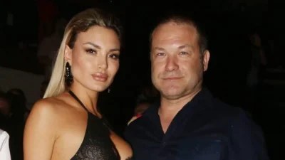 Με βαθύ ντεκολτέ το νυφικό και τιάρα στα μαλλιά η Αλεξάνδρα - Ο παραμυθένιος γάμος Παναγιώταρου και Γιαννόπουλου