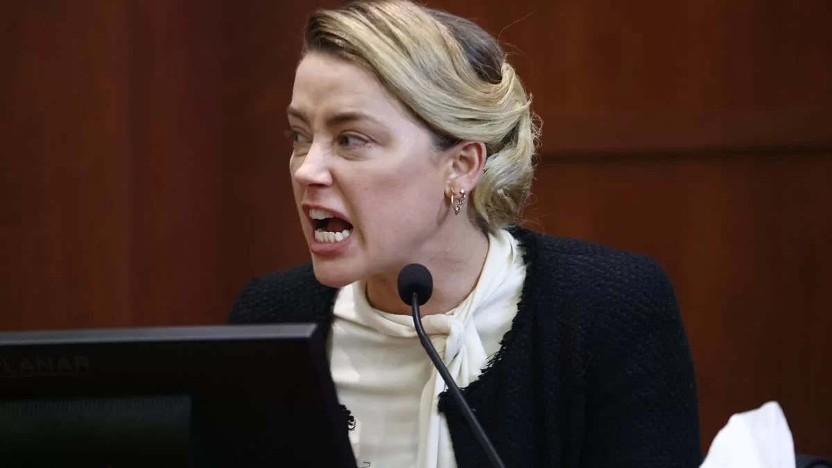 Δίκη Depp - Heard: «Το βλέμμα της αγωνίας και της απελπισίας» - "Τρέμει" η Amber για την απόφαση του δικαστηρίου