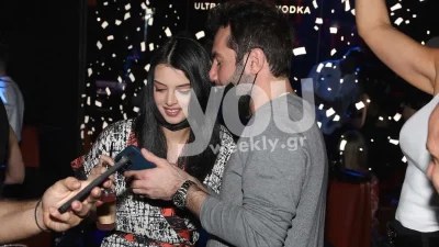 Το χαμόγελό της τα λέει όλα - Η Άννα Μπεζάν μας δείχνει την φουσκωμένη της κοιλίτσα