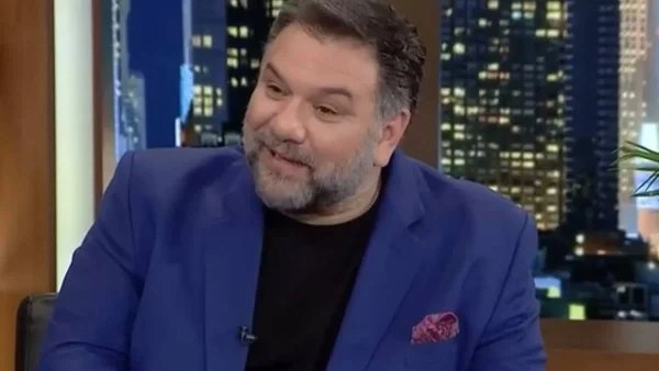 The 2night Show: "Έσκασαν" τα ευχάριστα για τον Γρηγόρη Αρναούτογλου