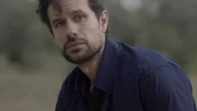 Σασμός: «Συγγνώμη ρε Πέτρο!» - "Παρέλυσε" το Twitter με την ερμηνεία του Αυγουστίδη