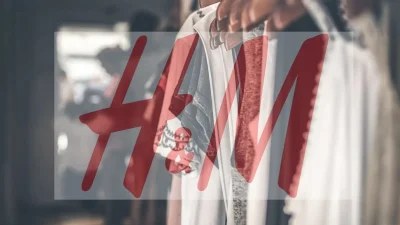 Πανζουρλισμός στα H&M με το φόρεμα με έναν ώμο - Βγαίνει σε τρία χρώματα