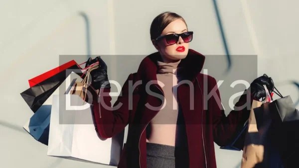 Σατέν σε στυλ lingerie - Κάνε δικό σου το πιο περιζήτητο φόρεμα από τα Bershka μόνο με 22,99 ευρώ
