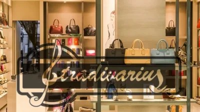 Πράσινο και γεμάτο λουλούδια - Απόλυτη τάση της μόδας αυτό το φόρεμα από τα Stradivarius