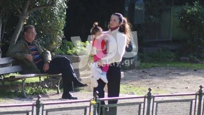 «Με τέτοιο ντύσιμο και τον λεκέ...» - Η ξεκαρδιστική ανάρτηση της Νικολέττας Ράλλη με την κόρη της