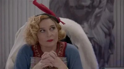 Άσε μας ρε μαμά: Η Αλίκη προσπαθεί να μαζέψει τα ασυμμάζευτα