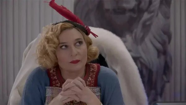 Άσε μας ρε μαμά: Η Αλίκη προσπαθεί να μαζέψει τα ασυμμάζευτα