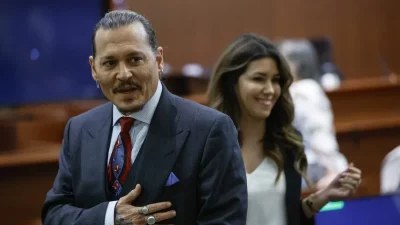 Johnny Depp: Οι αγκαλιές με την δικηγόρο του μετά την δίκη - Βίντεο ντοκουμέντο