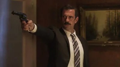 Άγριες Μέλισσες: Ένας φόνος φέρνει τα πάνω κάτω στο Διαφάνι - Παραδίδεται ο δολοφόνος