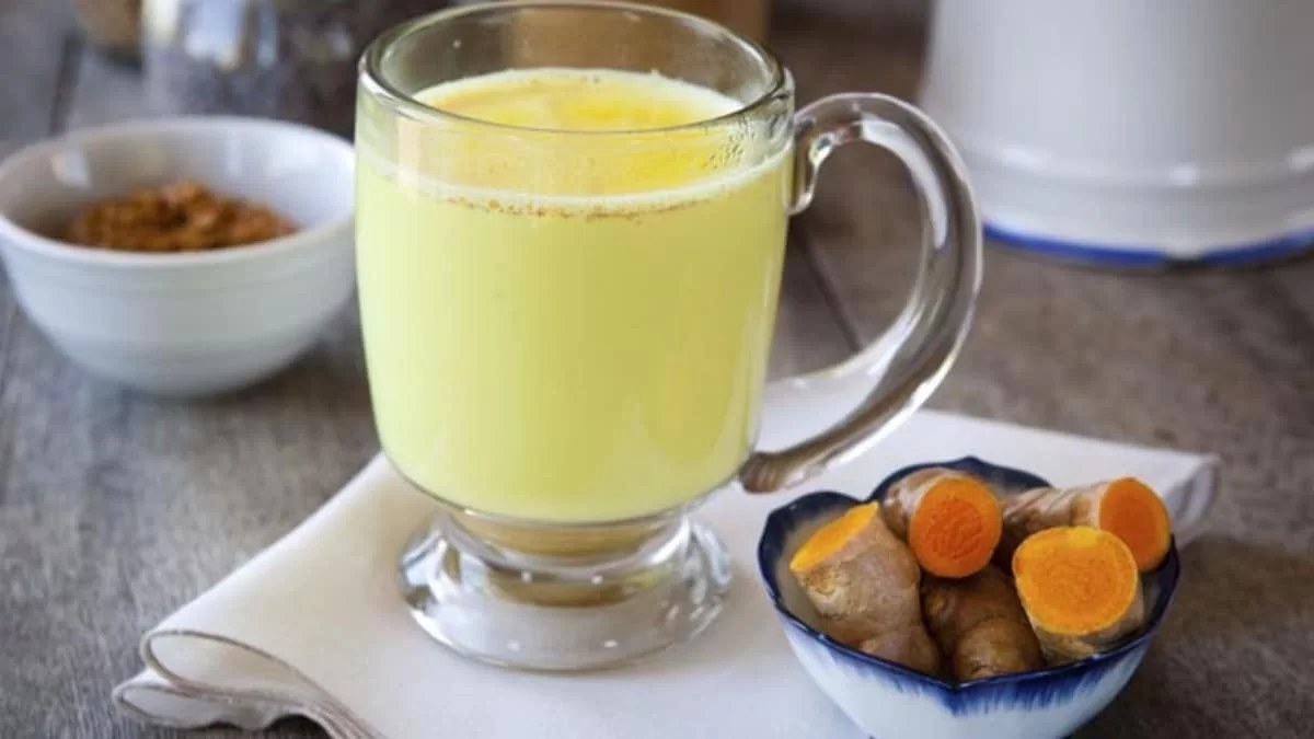 Για να στεγνώσεις τελείως: Σπιτικό ρόφημα με λεμόνι και κουρκουμά - Ελάχιστες οι θερμίδες του
