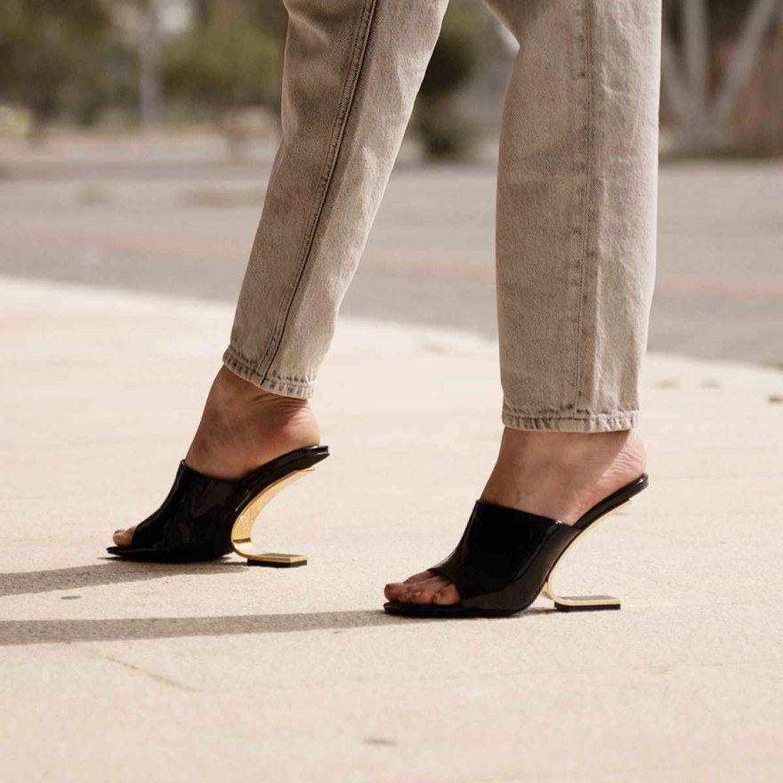 Jeffrey Campbell favela.gr