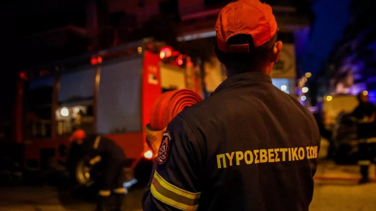 Φωτιά τώρα στα Γεράνεια Όρη πάνω από το Λουτράκι