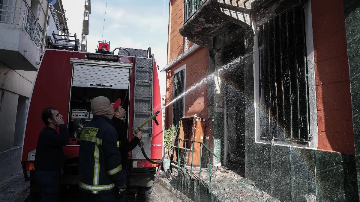 Μεγάλη φωτιά τώρα σε αποθηκευτικό χώρο στην Αθήνα