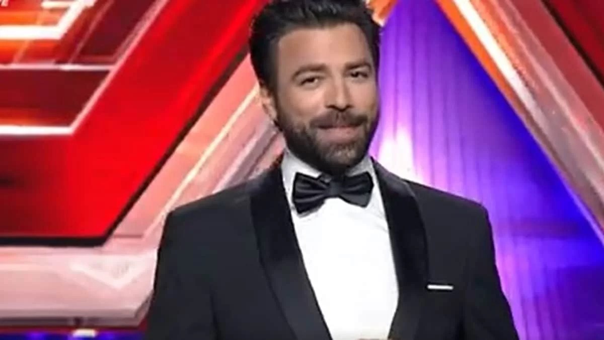 X-Factor: Η εντυπωσιακή είσοδος του Ανδρέα Γεωργίου - Φιλήθηκε με τον Ρόκκο στο στόμα!