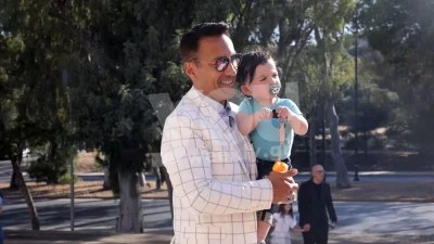 Σε πελάγη ευτυχίας ο Πέτρος Ίμβριος - Υπέρλαμπρός στη βάφτιση του γιου του