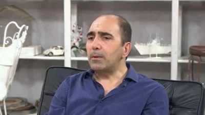 Ο Αλέξανδρος Καλπακίδης αποκαλύπτει πρώτη φορά για την "χυλόπιτα" στην σύζυγό του - «Μου είχε κάνει πρόταση γάμου»