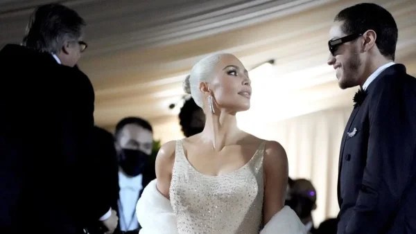 Kim Kardashian: Παραλίγο να χάσει τα μαλλιά της - Το βίντεο από τις 10 ώρες ντεκαπάζ που έκανε