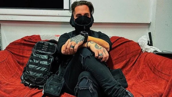 «Τα μάτια μου θολώνουν από τα δάκρυα...» - Το σπαρακτικό μήνυμα κολλητού του Ντινόπουλου