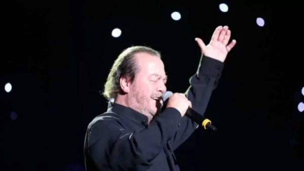 Κούκλα καστανομάλλα - Η πρώτη σύζυγος του Γιάννη Πάριου με την οποία έκανε τον Θανάση και τον Χάρη