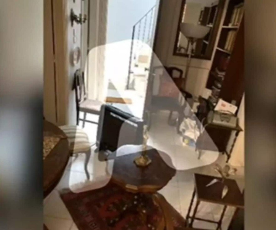 Η φωτογραφία από το σπίτι της σπιτονοικοκυράς στα μηνύματα του Μάνου και της Ρούλας