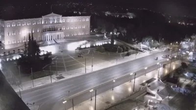 Σύνταγμα: Ένοπλος σε αμόκ απειλούσε να ανοίξει πυρ στο μνημείο του Άγνωστου Στρατιώτη