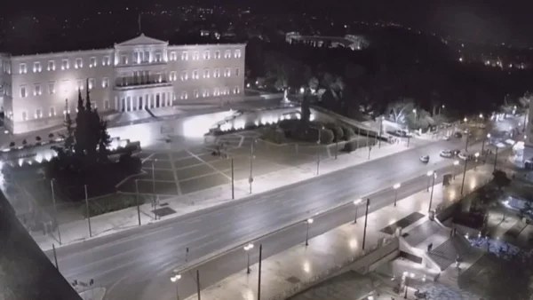 Σύνταγμα: Ένοπλος σε αμόκ απειλούσε να ανοίξει πυρ στο μνημείο του Άγνωστου Στρατιώτη