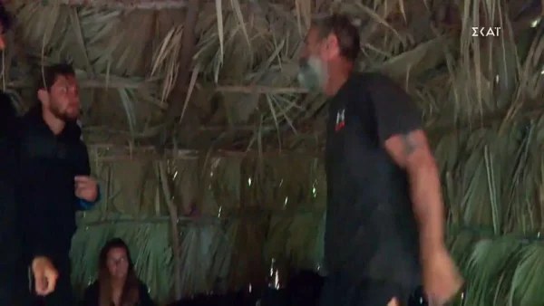 Survivor 5: «Είσαι τιποτένιος κλέφτης» - Ο Τάκης "έστησε στον τοίχο" τον Άρη